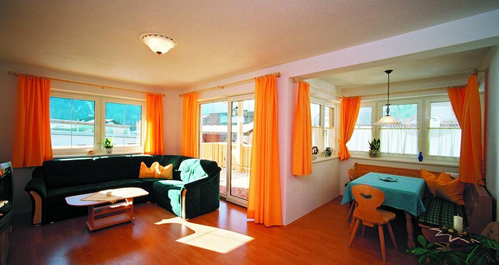 Anton'S Appartements Oetz Zimmer foto