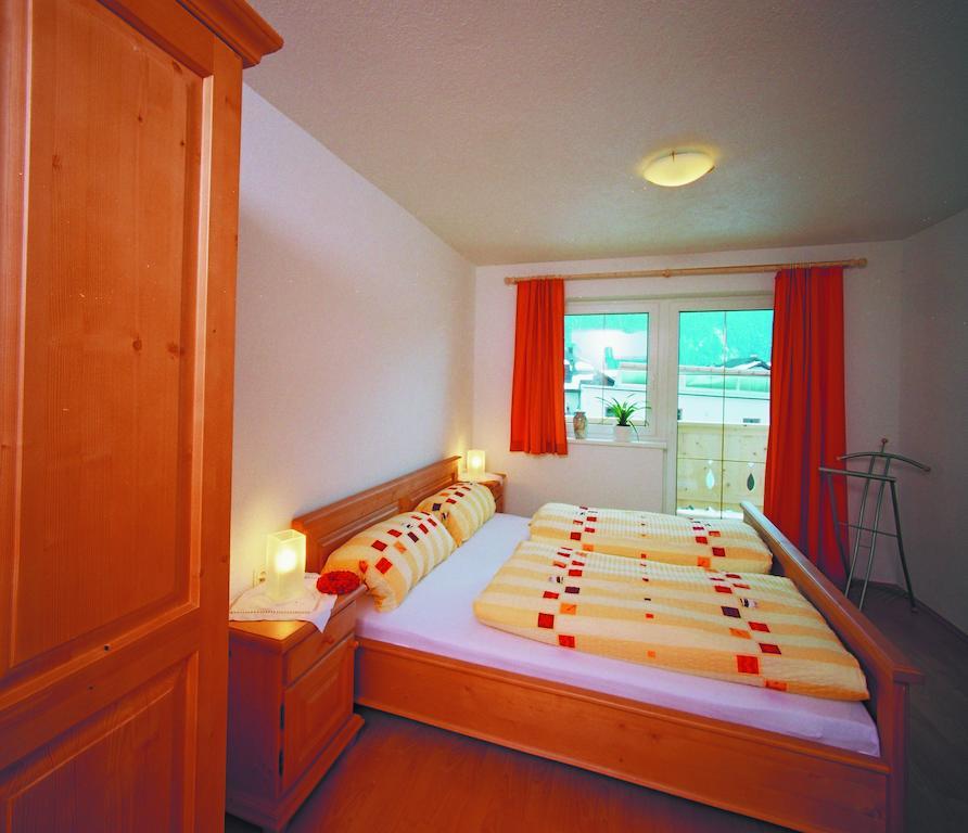 Anton'S Appartements Oetz Zimmer foto